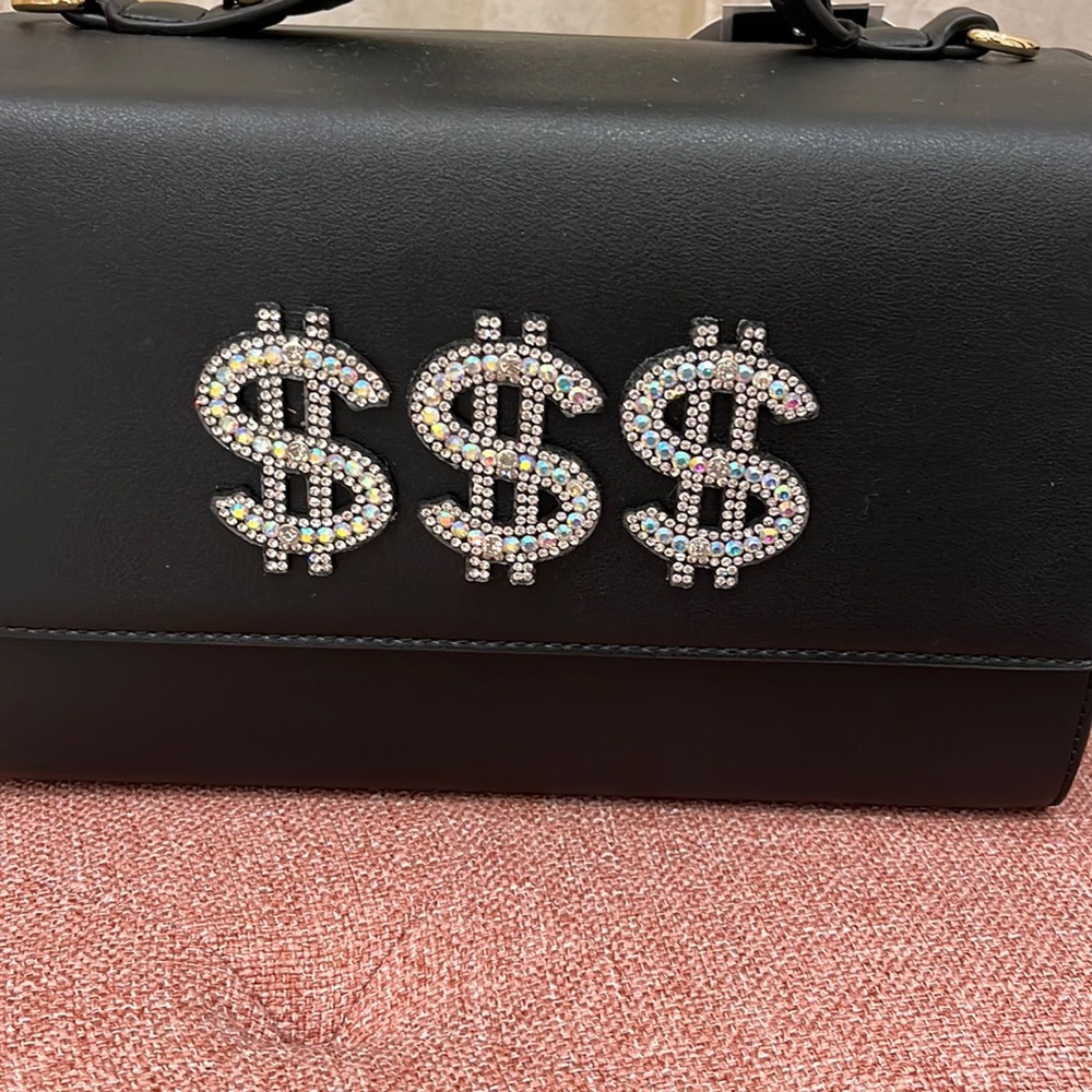 Bags with matching wallets. Queen. Money $
